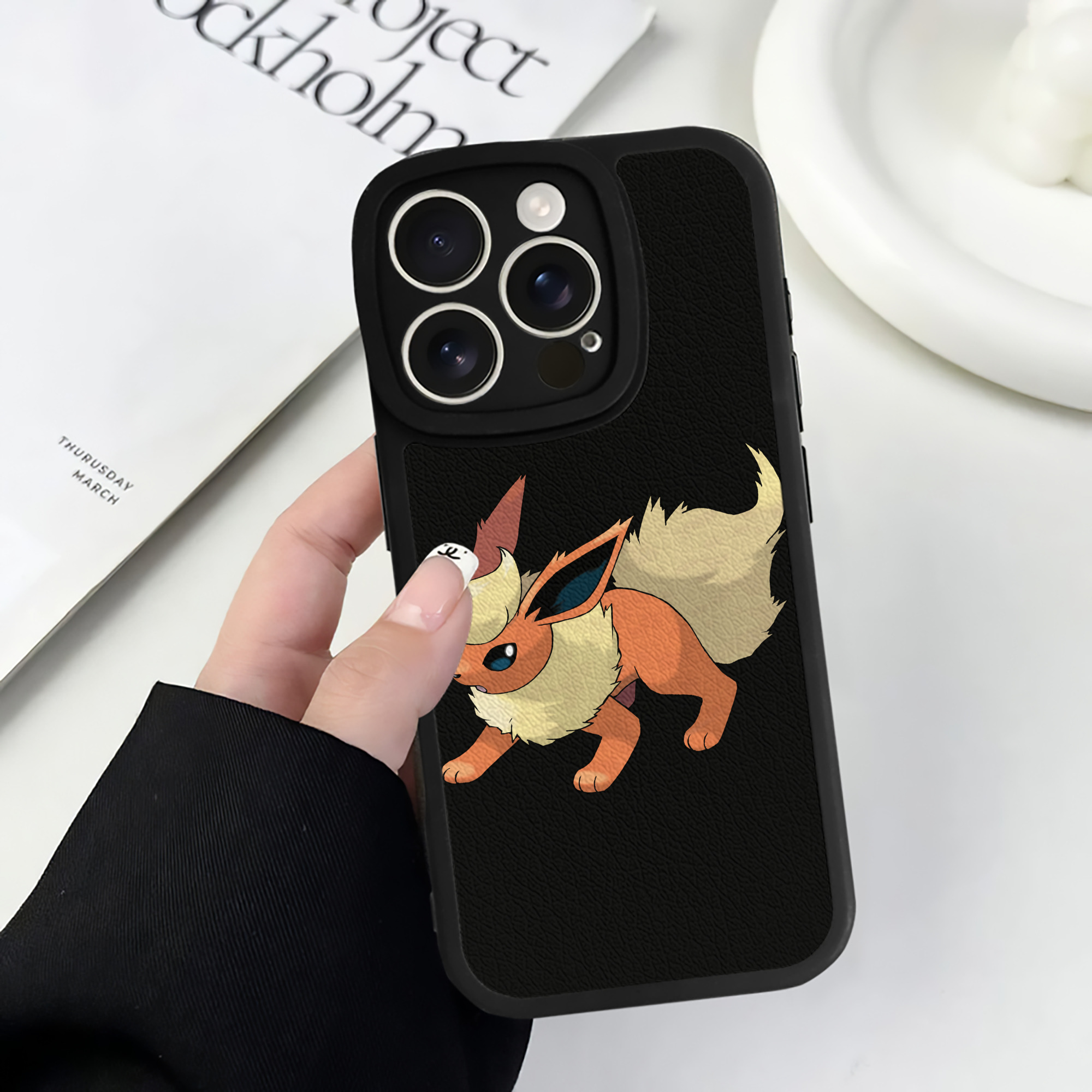 （画像用） ポケットモンスター Pokémon 【iPhone 16シリーズ対応】シリコンスマホケース（レザー調） 材質：シリコン